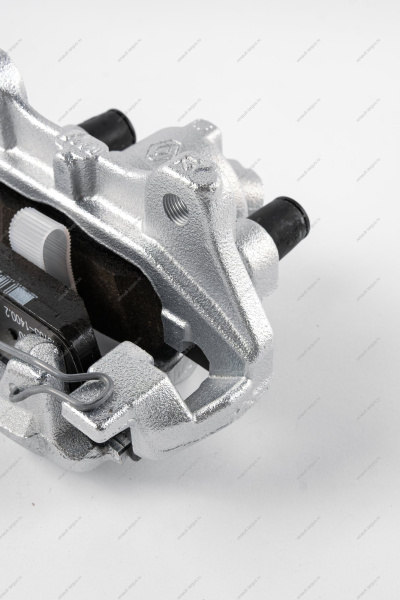 Суппорт передний правый в сборе Renault Logan II, Sandero II (суппорт 410016069R +2шт тормозн.колодки 410602581R) Renault