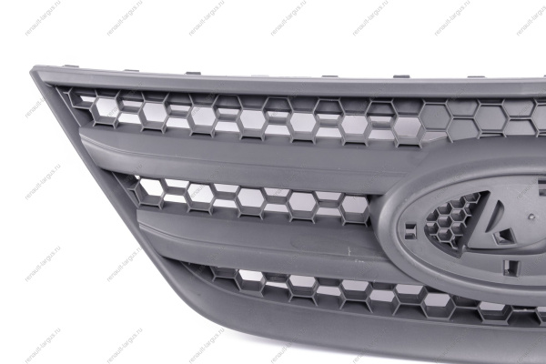 Решетка переднего бампера верхняя нов/ обр. Largus Cross Lada