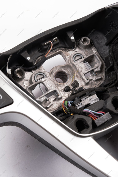 Колесо рулевое с блоками управления аудио-системой, круиз-контролем и обогревом Lada Vesta NG Lada