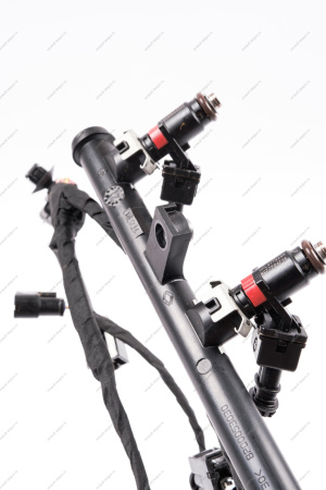 Рампа топливная LADA XRAY в сборе с форсунками 166007733R 4шт дв H4M к-т Renault