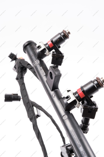 Рампа топливная LADA XRAY в сборе с форсунками 166007733R 4шт дв H4M к-т Renault