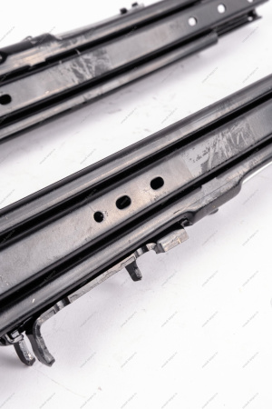 Комплект направляющих сидения правого(пассажира) LADA Largus Renault