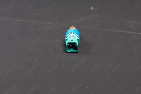 Выключатель Lada Largus,/Vesta,/Xray сигнала положения педали сцепления , стоп сигнала (зеленая фишка) AUTO-PARTS