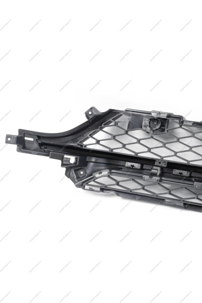 Решетка переднего бампера нижняя LADA Vesta FL Lada