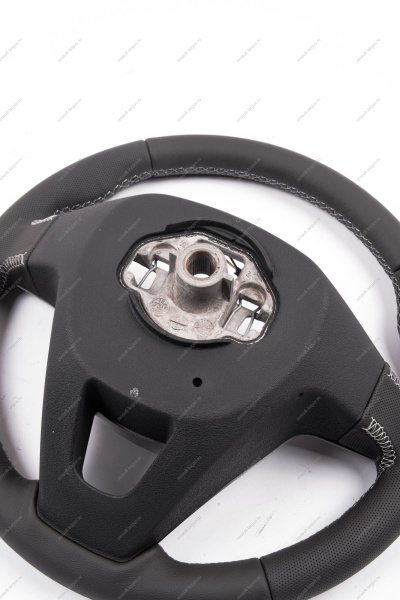 Колесо рулевое с блоками управления аудио-системой, круиз-контролем и обогревом Lada Vesta NG Lada