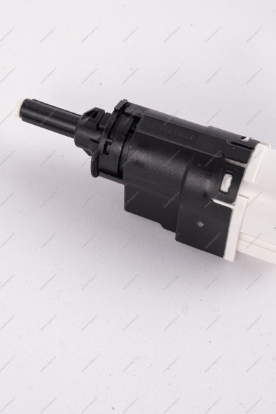 Крыло RENAULT Logan/Рено Логан переднее левое с отв. под повторит 2014- Gamma