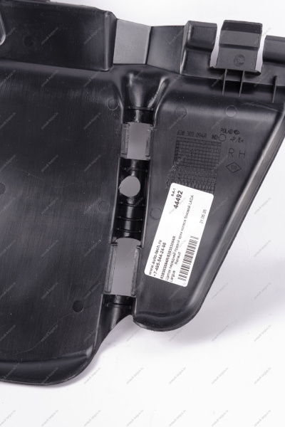 Щиток передней правой арки колеса боковой LADA Largus Renault