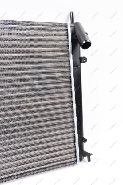 Радиатор охлаждения RENAULT Logan/ LADA Largus под авто с кондиц. после 03.2008 8кл Luzar