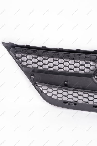 Решетка радиатора переднего бампера LADA Largus верхняя Lada