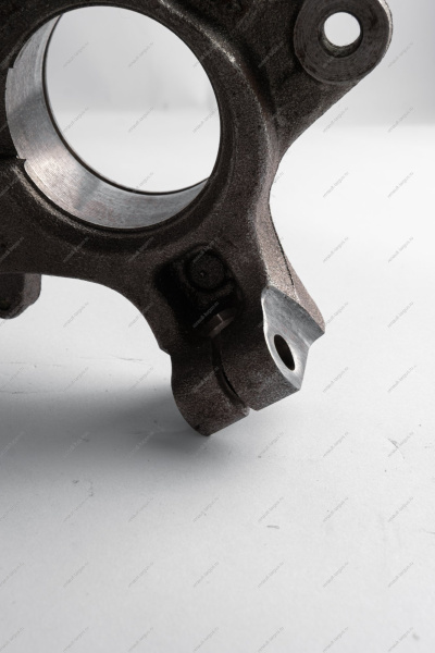 Кулак LADA Largus поворотный левый с АБС 100мм нов.обр. под болт D10мм Renault