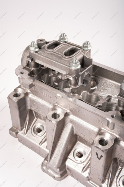 Головка блока цилиндров без шпилек в сборе (с направляющими втулками, без клапанов и вала распределительного) без шпилек LADA Largus (FL) NEW Lada