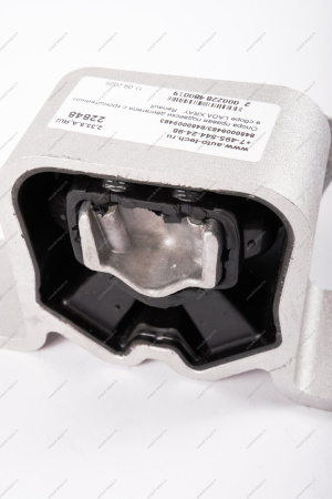 Опора правая подвески двигателя с кронштейном в сборе LADA XRAY Renault