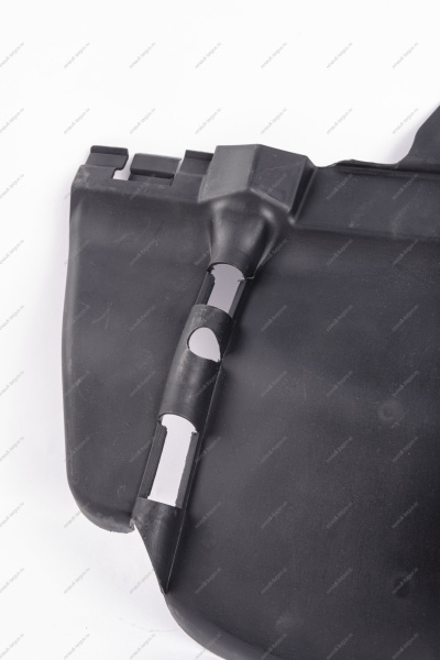 Щиток передней правой арки колеса боковой LADA Largus Renault