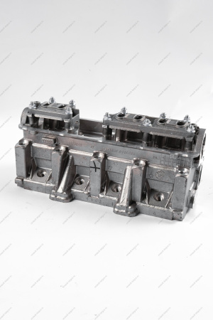 Головка блока цилиндров без шпилек в сборе (с направляющими втулками, без клапанов и вала распределительного) АвтоВАЗ