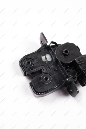 Замок двери багажника Renault Logan 2014- с электроприводом Renault