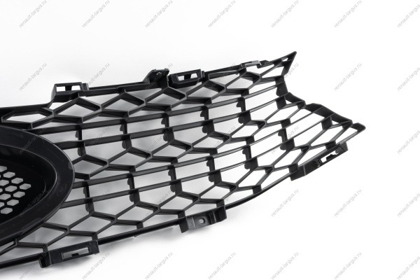 Решетка переднего бампера верхняя LADA Vesta FL Lada