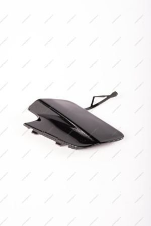 Крышка Lada Vesta SW Cross окна под переднюю буксирную проуш крашенная 653 Маэстро (черный ) Lada