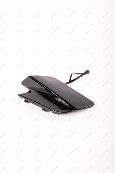 Крышка Lada Vesta SW Cross окна под переднюю буксирную проуш крашенная 653 Маэстро (черный ) Lada