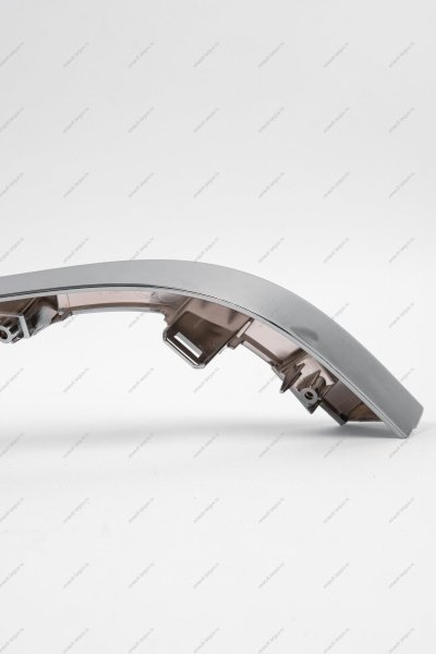 Молдинг переднего бампера нижний правый Lada Vesta SW Cross Lada