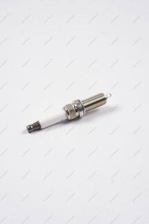 Свеча зажигания LADA Largus для двигателя 11182/H4M (NGK LZKAR7D9) ORIGINAL Renault