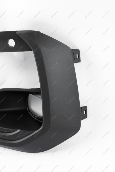 Облицовка ПТФ правая ( с отв. под парктроник) LADA Vesta SW Cross FL Lada