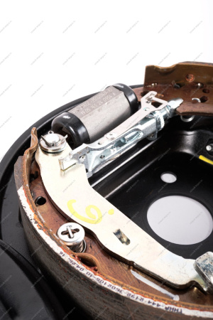 Комплект тормозов задних в сборе ( левый + правый ) LADA Largus Renault