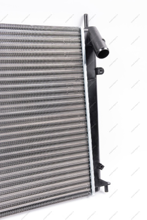 Радиатор охлаждения RENAULT Logan/ LADA Largus под авто с кондиц. после 03.2008 8кл Luzar