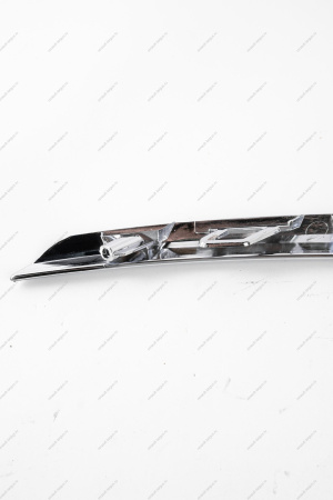 Молдинг переднего бампера верхний правый (хром) LADA Largus (FL) NEW Lada