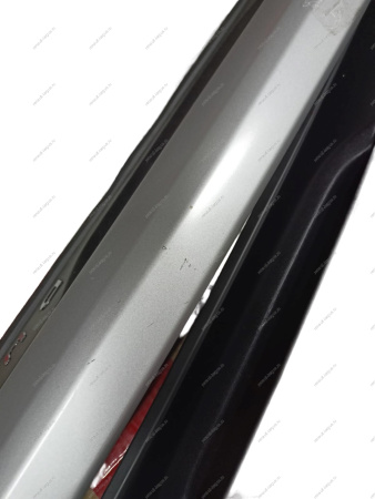 РОЗНИЦА Рейлинг правый новый RENAULT Duster II (СЕРЕБРИСТАЯ)( Царапины на покрытие ) Renault