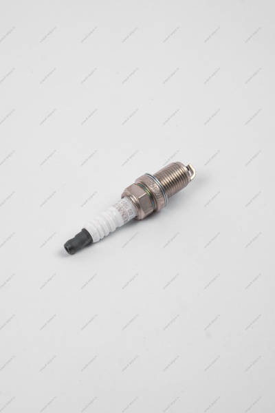 Свеча зажигания RENAULT Logan/LADA Largus/Logan 2014- (16 кл) K4M K4J E7J F4R 1шт Renault