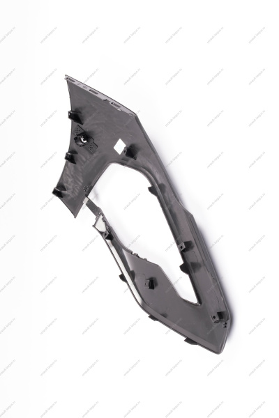 Накладка переднего бампера левая с отверстием под датчик слепой зоны под покраску LADA Vesta SW Cross FL Lada