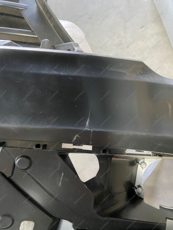 Бампер царапины (розница) передний неокрашенный с отверстиями под датчики системы парковки (под покраску) LADA Vesta NG Lada