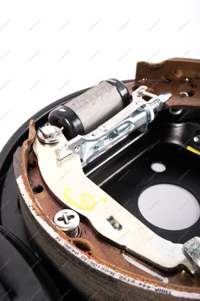 Комплект тормозов задних в сборе ( левый + правый ) LADA Largus Renault