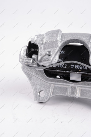 Суппорт тормоза передний левый (+2шт. тормозн. колодки 410602581R) Renault Logan II, Sandero II Renault