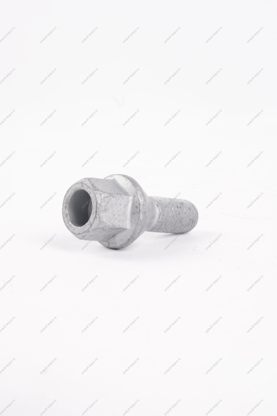 Болт колеса