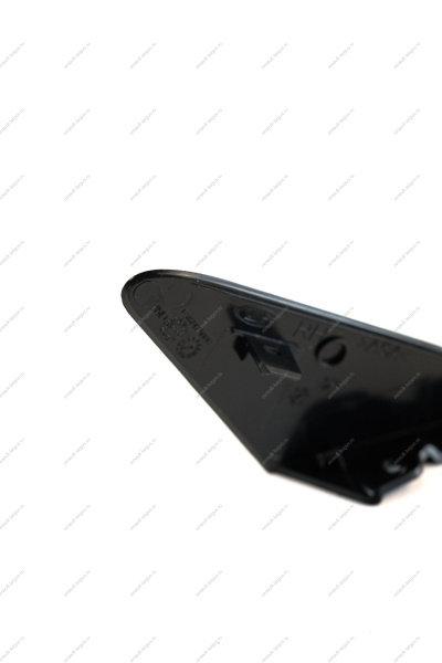 Накладка передней правой двери наружняя (пластик , уголок за зеркалом ) LADA XRAY пластмасс Lada