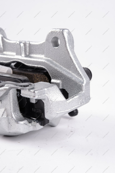 Суппорт передний правый в сборе Renault Logan II, Sandero (410016069R +2шт 410602581R) Renault