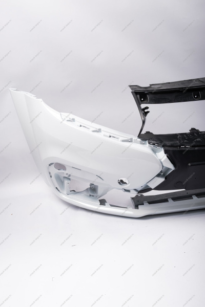 Бампер LADA Largus (FL) NEW передний с буксирной проушиной крашеный в цвет 221 Ледниковый (Белый) Lada