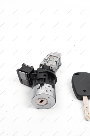 Замок зажигания LADA Vesta с цилиндрами замка двери (без 8450030224 рычага выключателя замка) к-т LD
