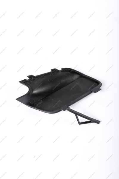 Крышка окна под переднюю буксирную проушину Lada Vesta SW Cross крашенная 676 Черная жемчужина (черный) Lada