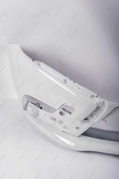 Бампер передний LADA Vesta Sedan/SW в цвет (без заглуш под букс крюк) 221Ледниковый (белый) Кампласт