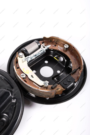 Комплект тормозов задних в сборе ( левый + правый ) LADA Largus Renault