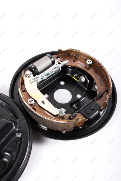 Комплект тормозов задних в сборе ( левый + правый ) LADA Largus Renault