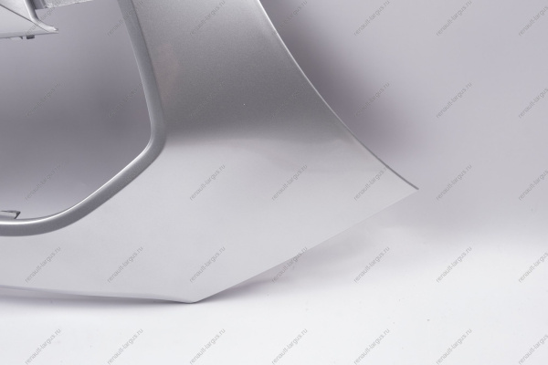 Накладка переднего бампера правая без отвер. под датчик слепой зоны в цвет 691 Платина (Серебристый) LADA Vesta SW Cross NG Lada