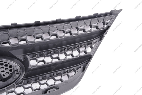 Решетка переднего бампера верхняя нов/ обр. Largus Cross Lada