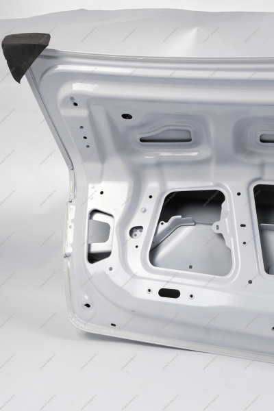 Крышка багажника в цвет 221 Ледниковый (белый) LADA Vesta NG (седан) Lada