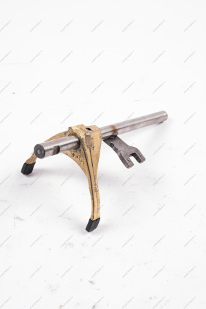 Шток переключения 1-2-ой передачи с вилкой в сборе КПП-JR5 LADA Largus Renault