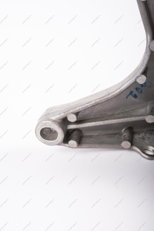 Кронштейн левой опоры подвески двигателя (P4M,P4P-BVM5) LADA XRAY Lada