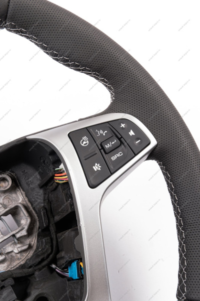 Колесо рулевое с блоками управления аудио-системой, круиз-контролем и обогревом Lada Vesta NG Lada