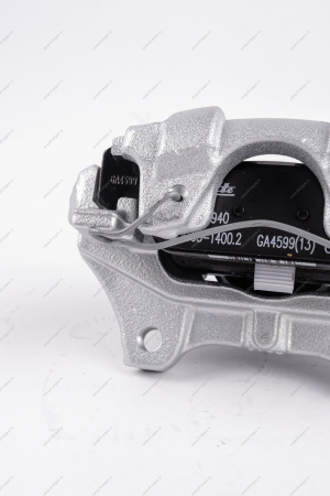 Суппорт тормоза передний левый (+2шт. тормозн. колодки 410602581R) Renault Logan II, Sandero II Renault